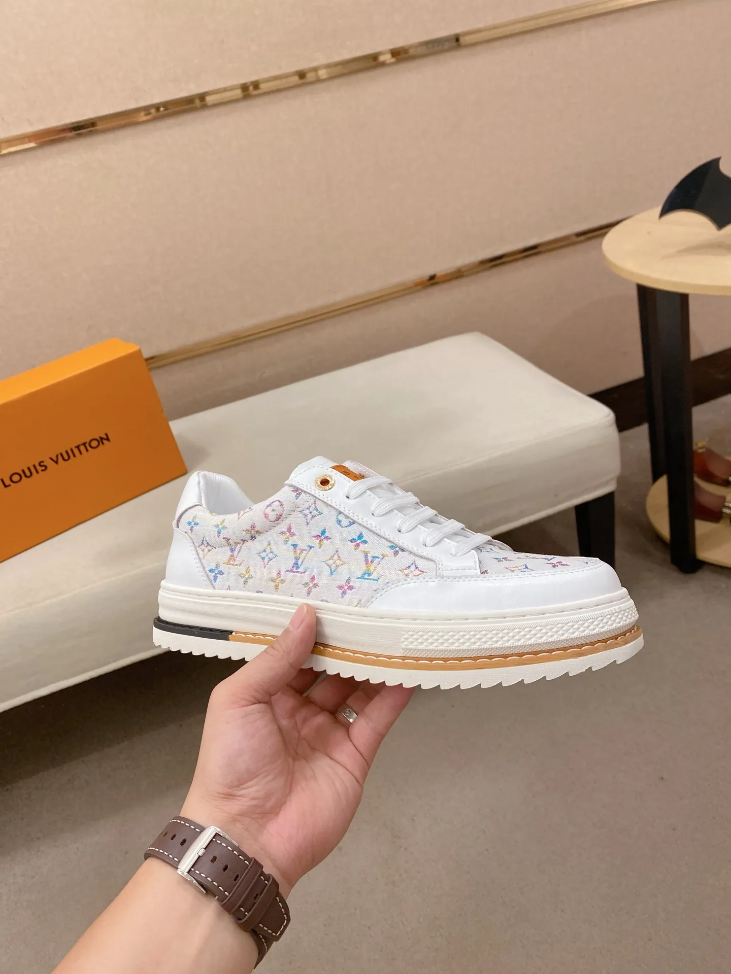 Men's clothing and shoes 400💰Louis Vuitton (Louis Vuitton/LV) top 🔍🔍 new models are on sale at the same time, the upper 🇮🇹 imported first-layer cowhide from Italy, fully imported sheepskin lining 💪💪, completely 1⃣️ to 1 ⃣️Re-engraved🇮🇹💪💪, ⚠Sole: The original sole is specially provided by the original factory, the exclusive movable molded sole is super comfortable, ⚠The original factory follows the order, 🔍🔍high quality, you can enter and exit the counter at will, welcome to compare⚠. Code number:38-44